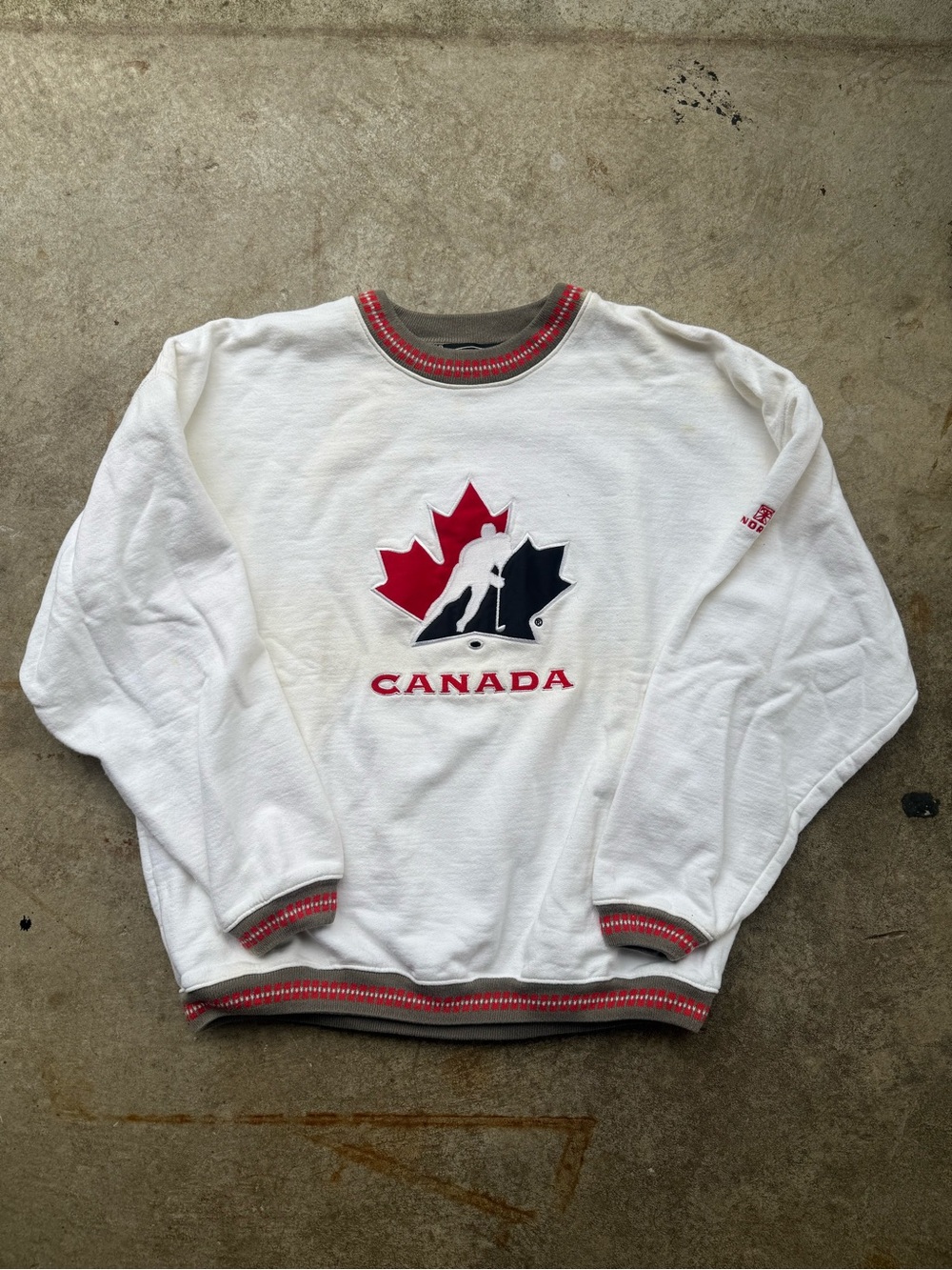 Vintage Canada Hockey Logo White Tundra Crewneck Sweater